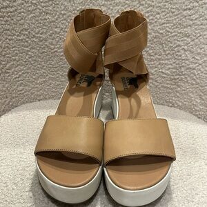 Sorel sandals size 10